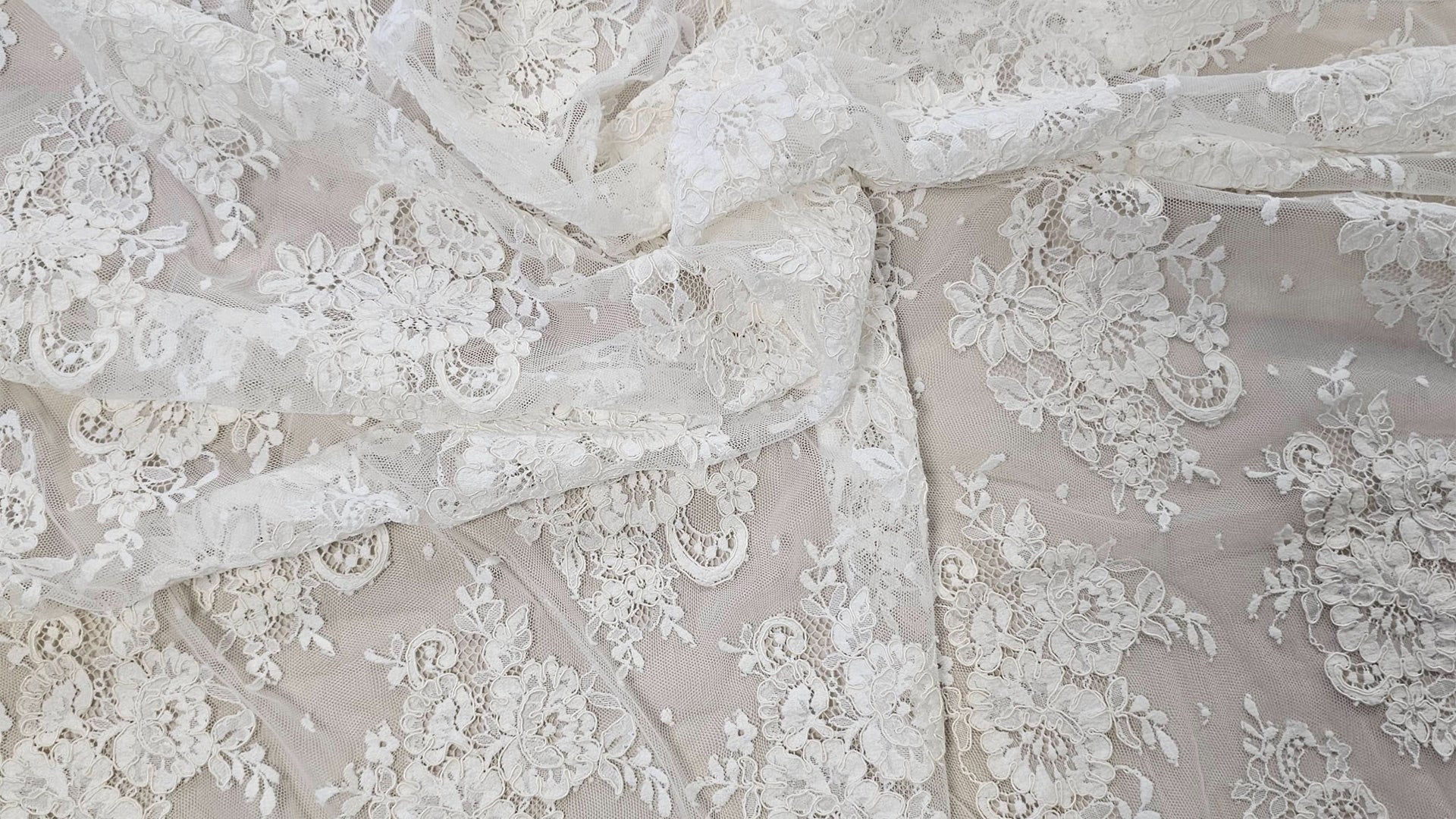 Why Lace Still Remains the Heart of Eveningwear Fashion in 2025