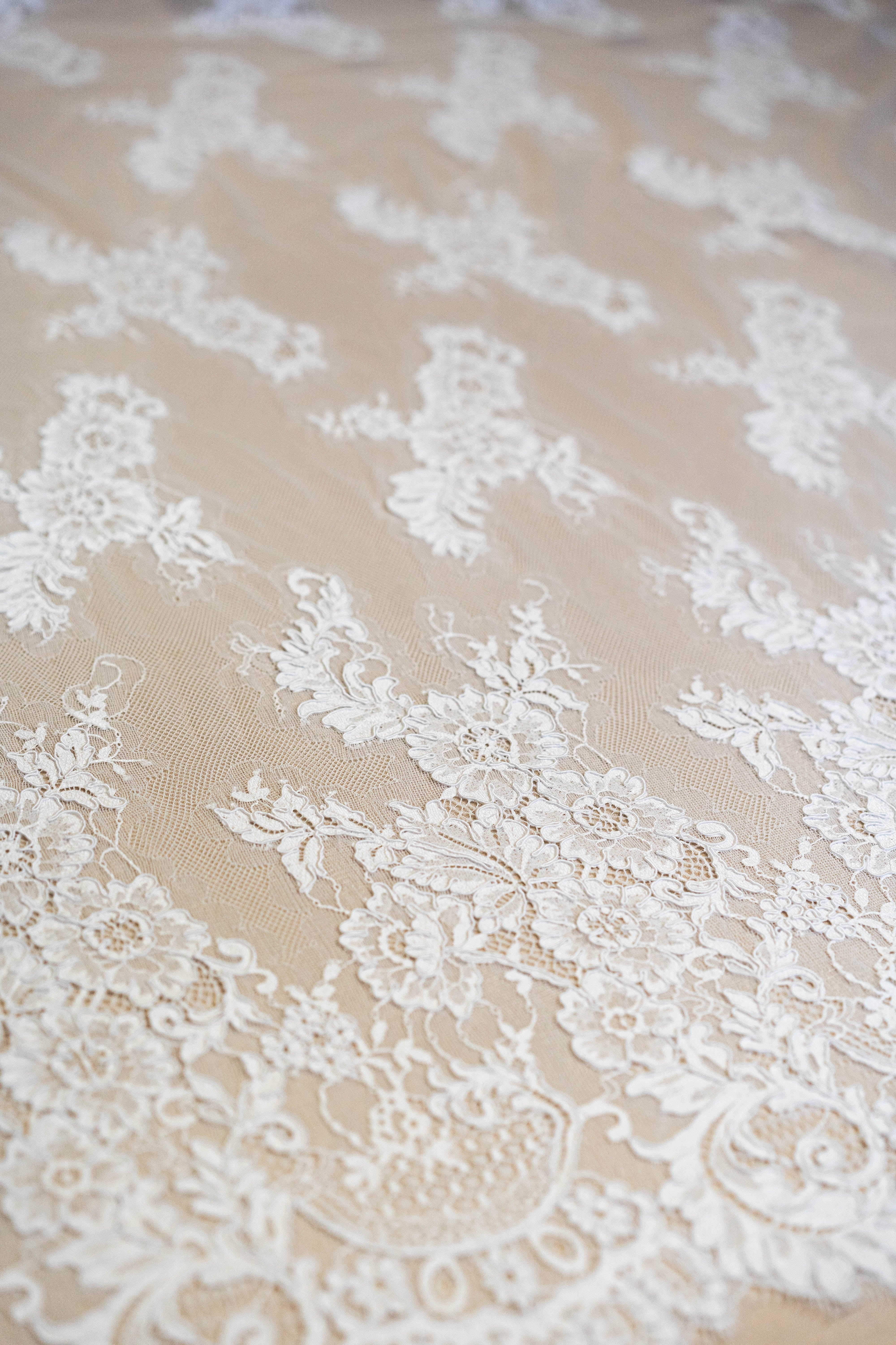 White Corded Floral Lace — featuring scalloped edges, eyelash detail and floral motifs, in nylon, 140cm wide