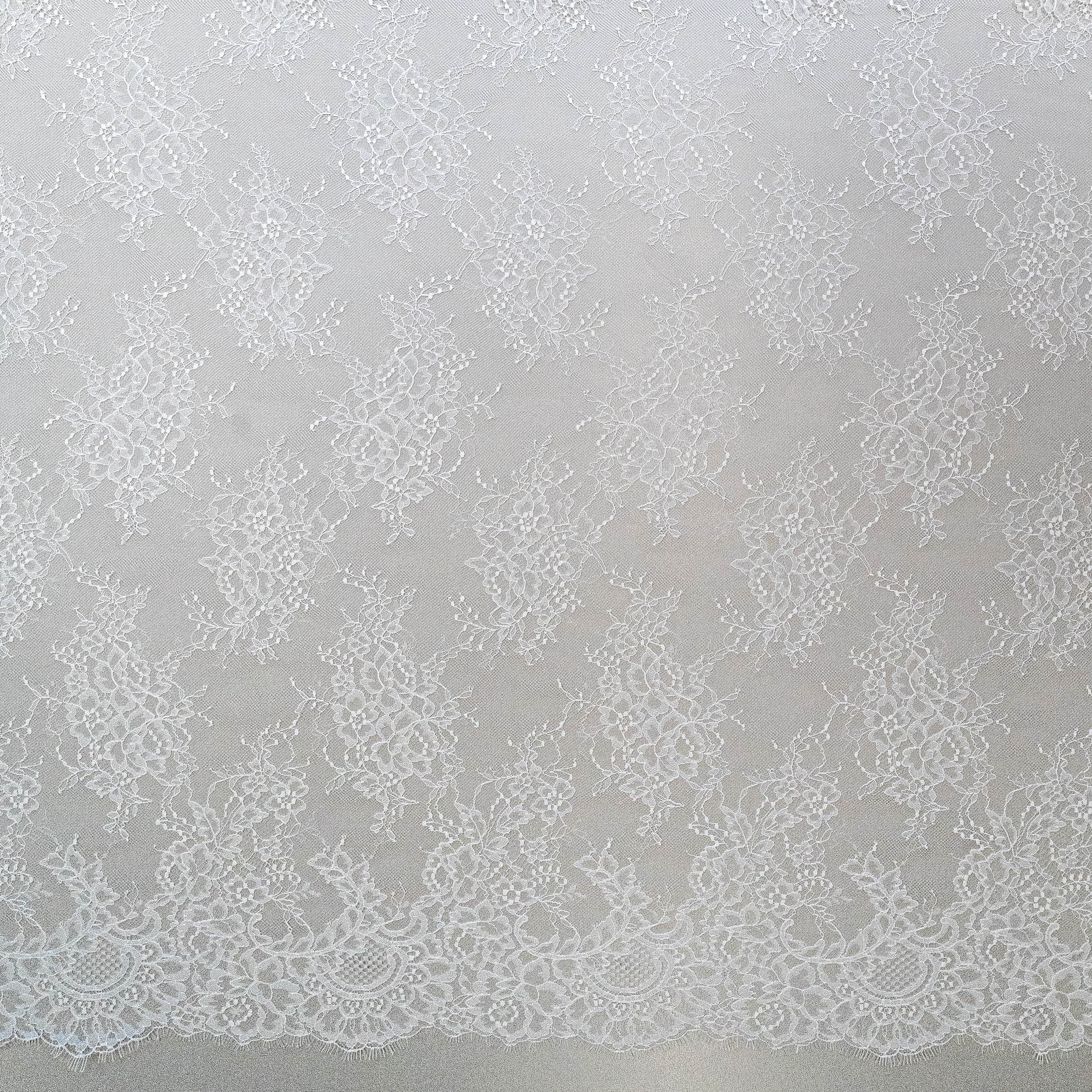 Delicate Chantilly Lace (1678) - S. Ivory