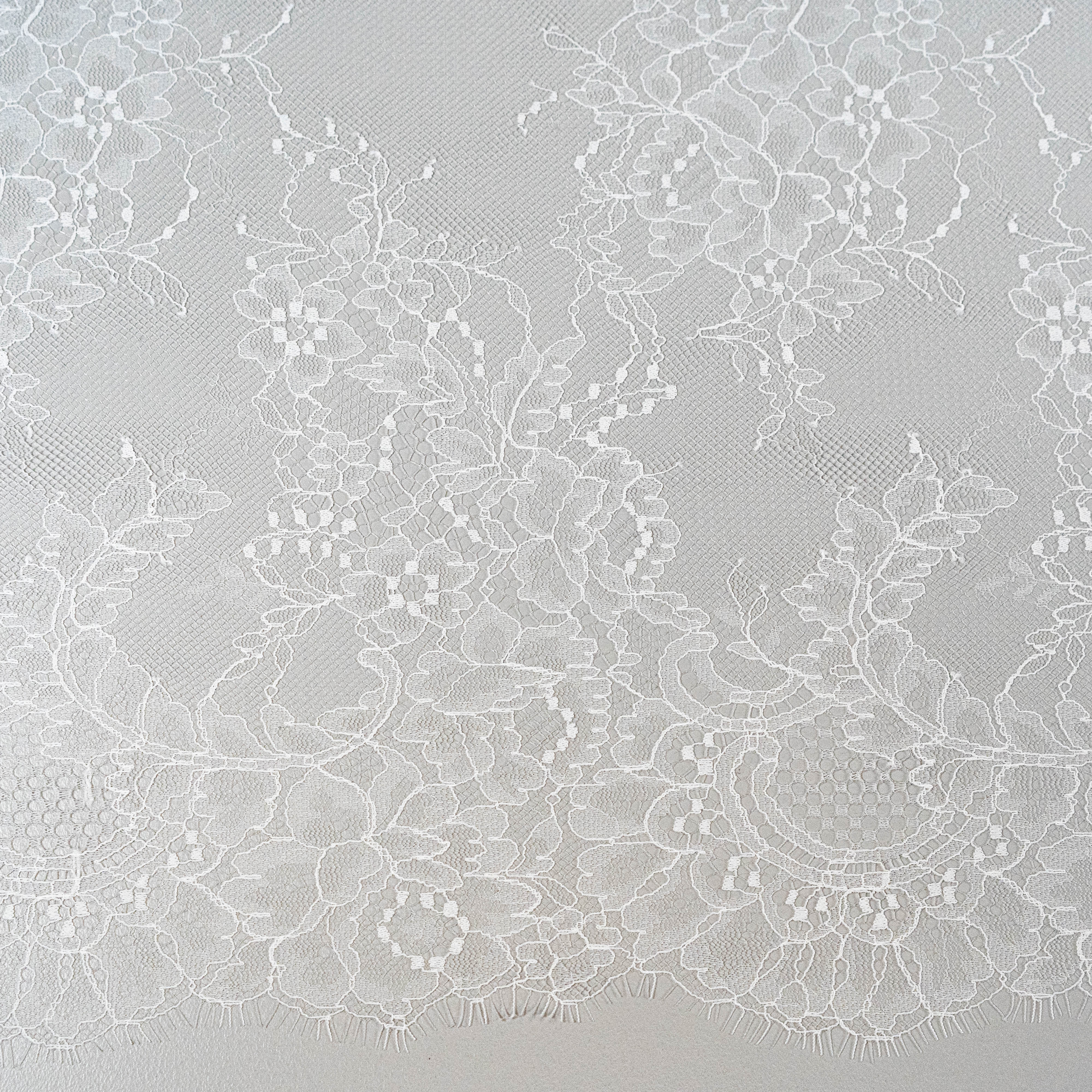 Delicate Chantilly Lace (1678) - S. Ivory