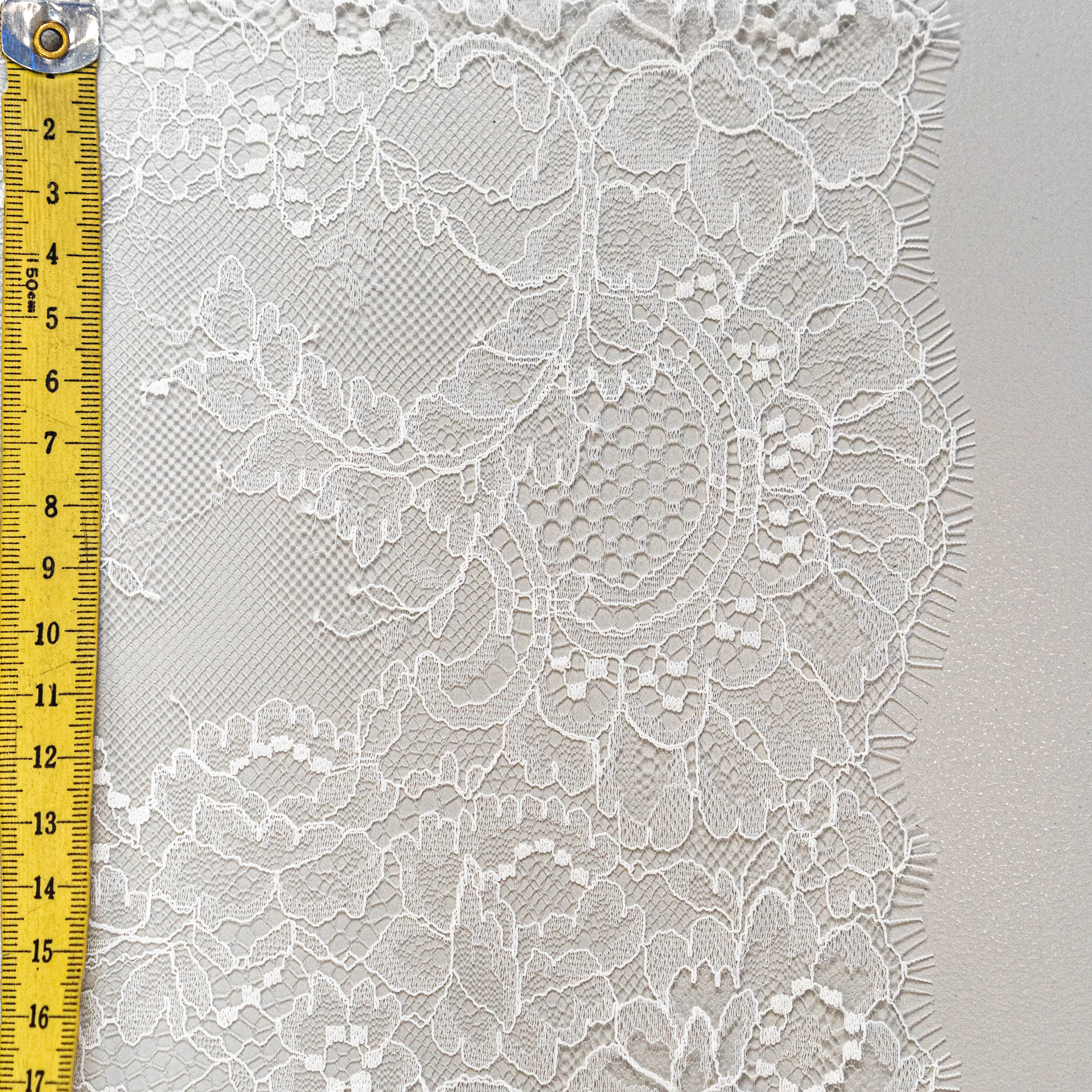 Delicate Chantilly Lace (1678) - S. Ivory