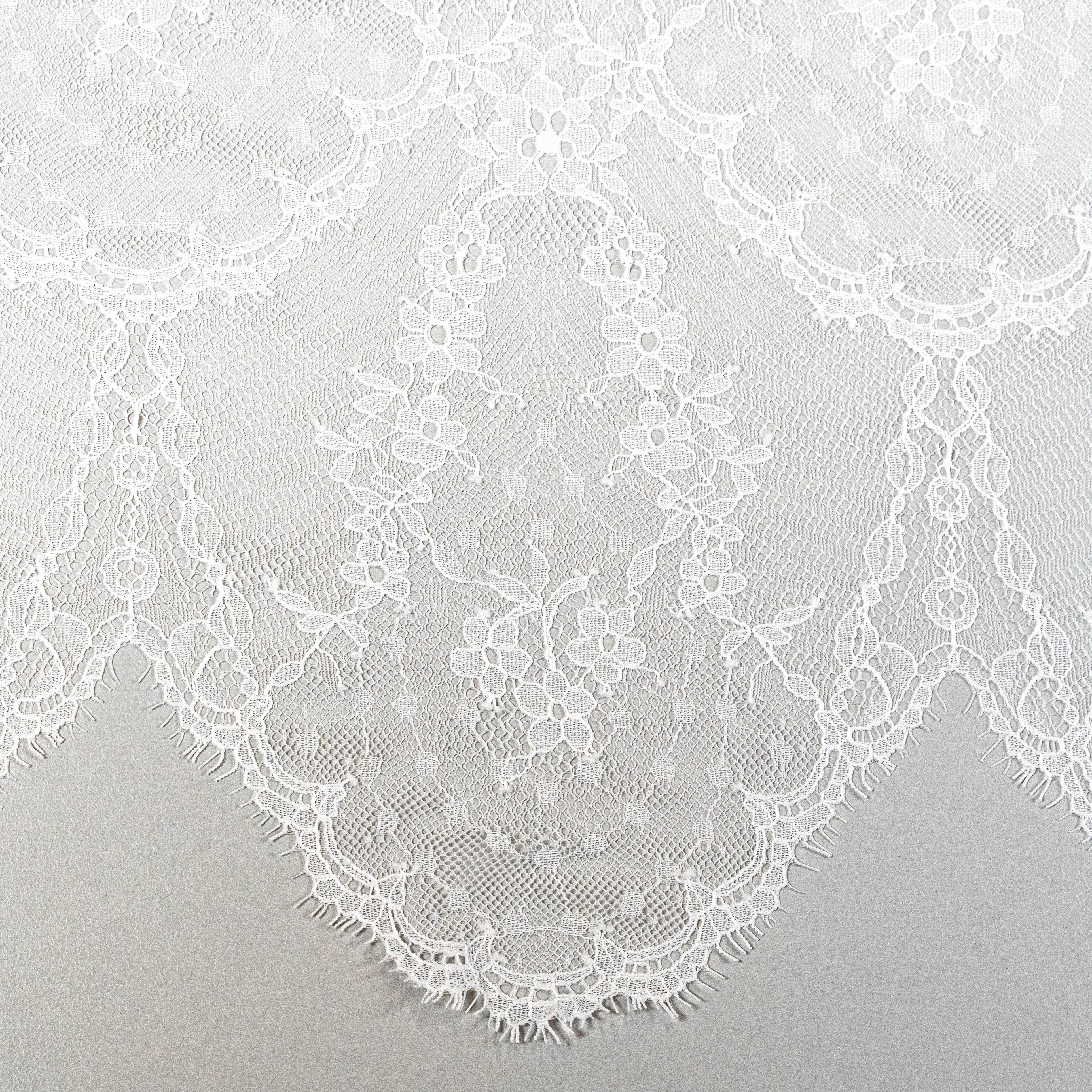 Cascading Arch Chantilly Lace (1679) - S. Ivory