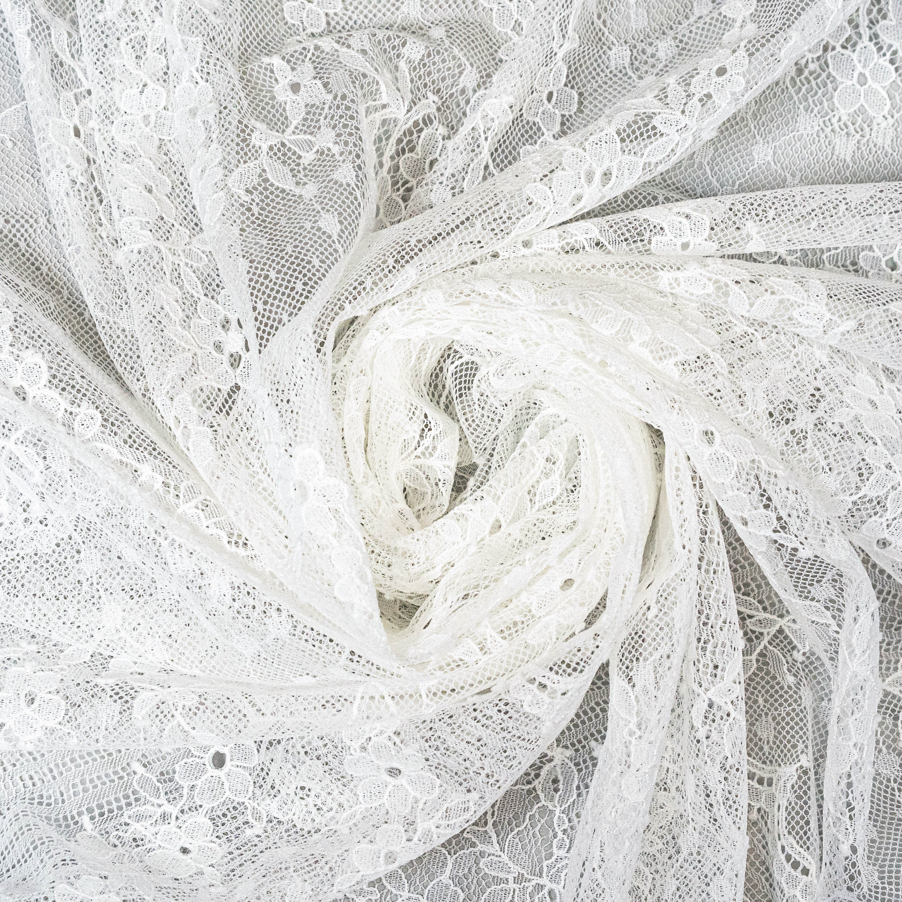 Cascading Arch Chantilly Lace (1679) - S. Ivory