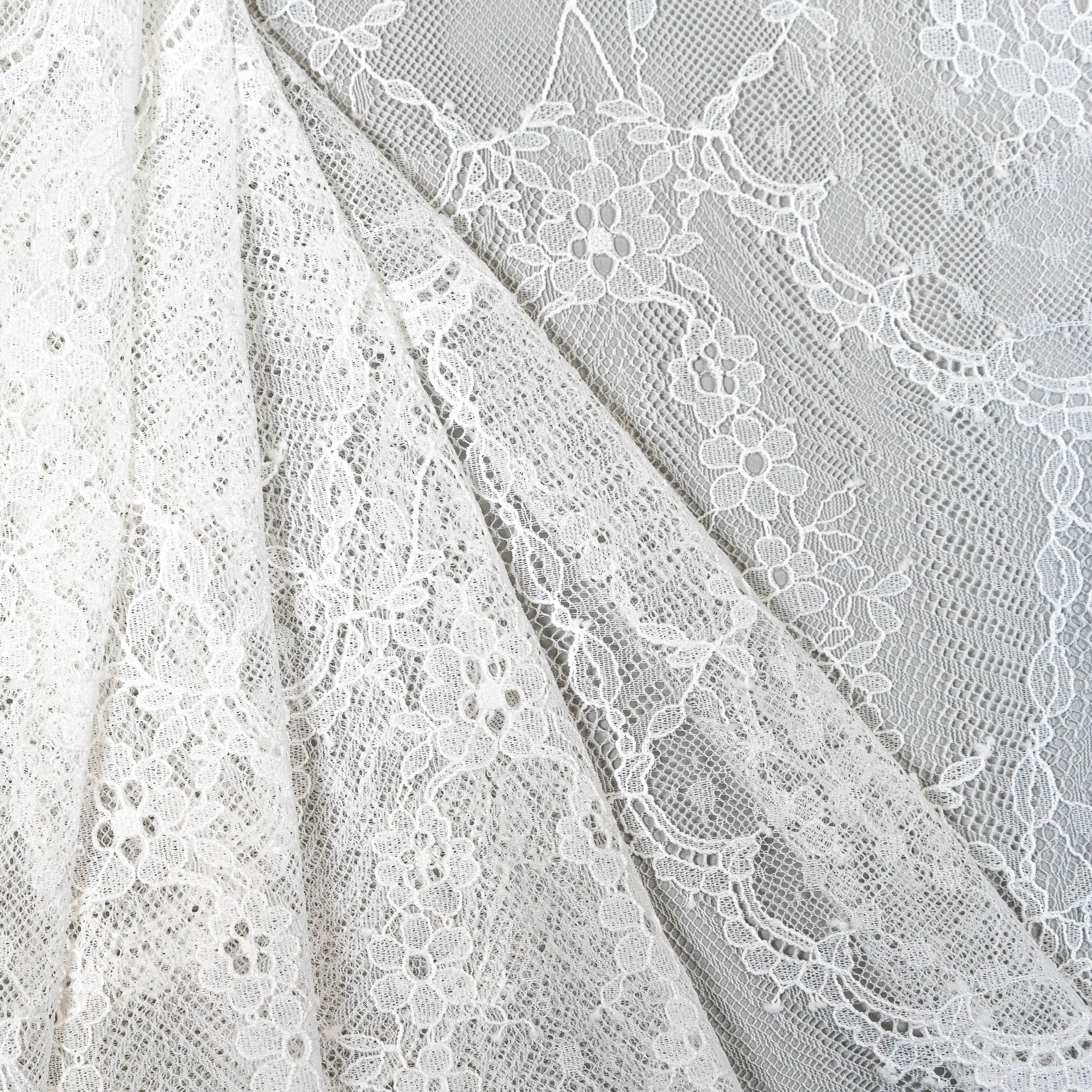Cascading Arch Chantilly Lace (1679) - S. Ivory