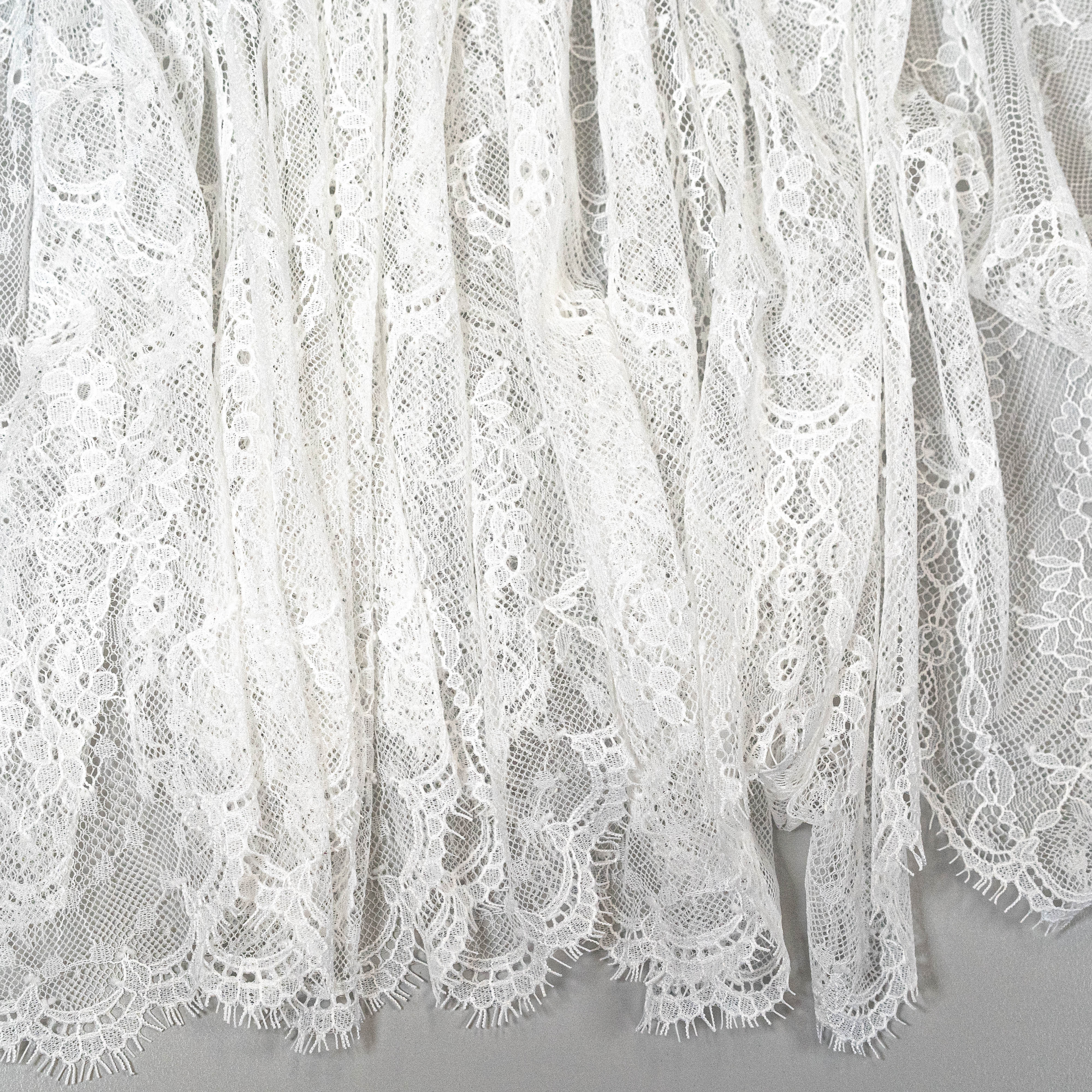 Cascading Arch Chantilly Lace (1679) - S. Ivory