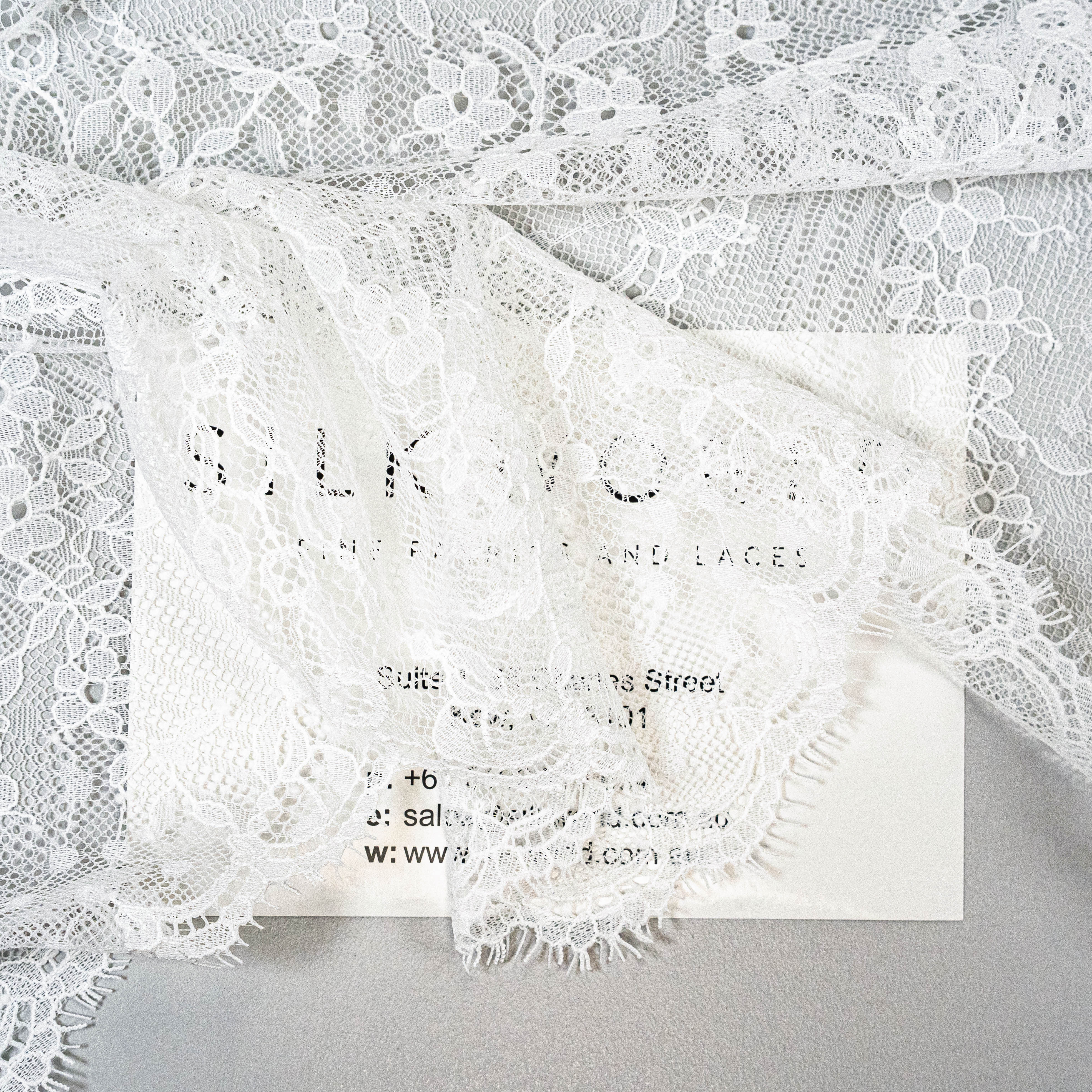 Cascading Arch Chantilly Lace (1679) - S. Ivory