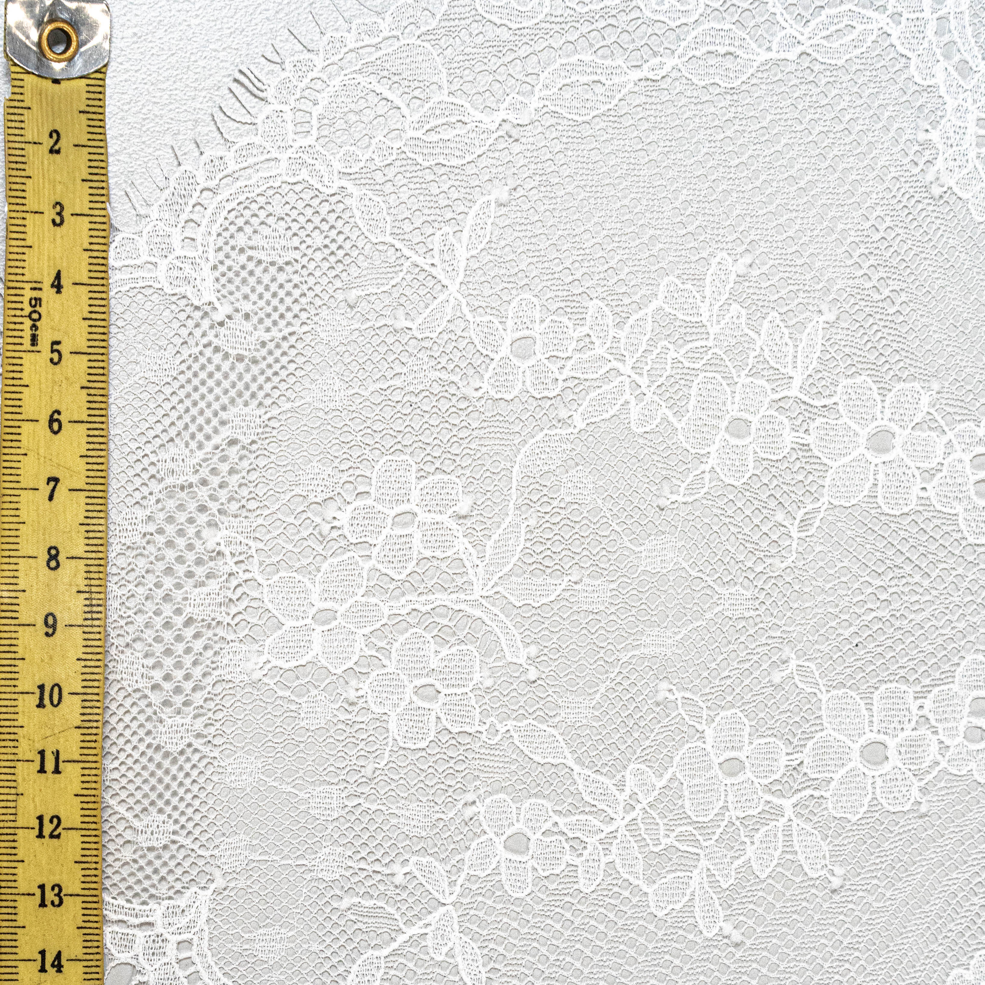 Cascading Arch Chantilly Lace (1679) - S. Ivory