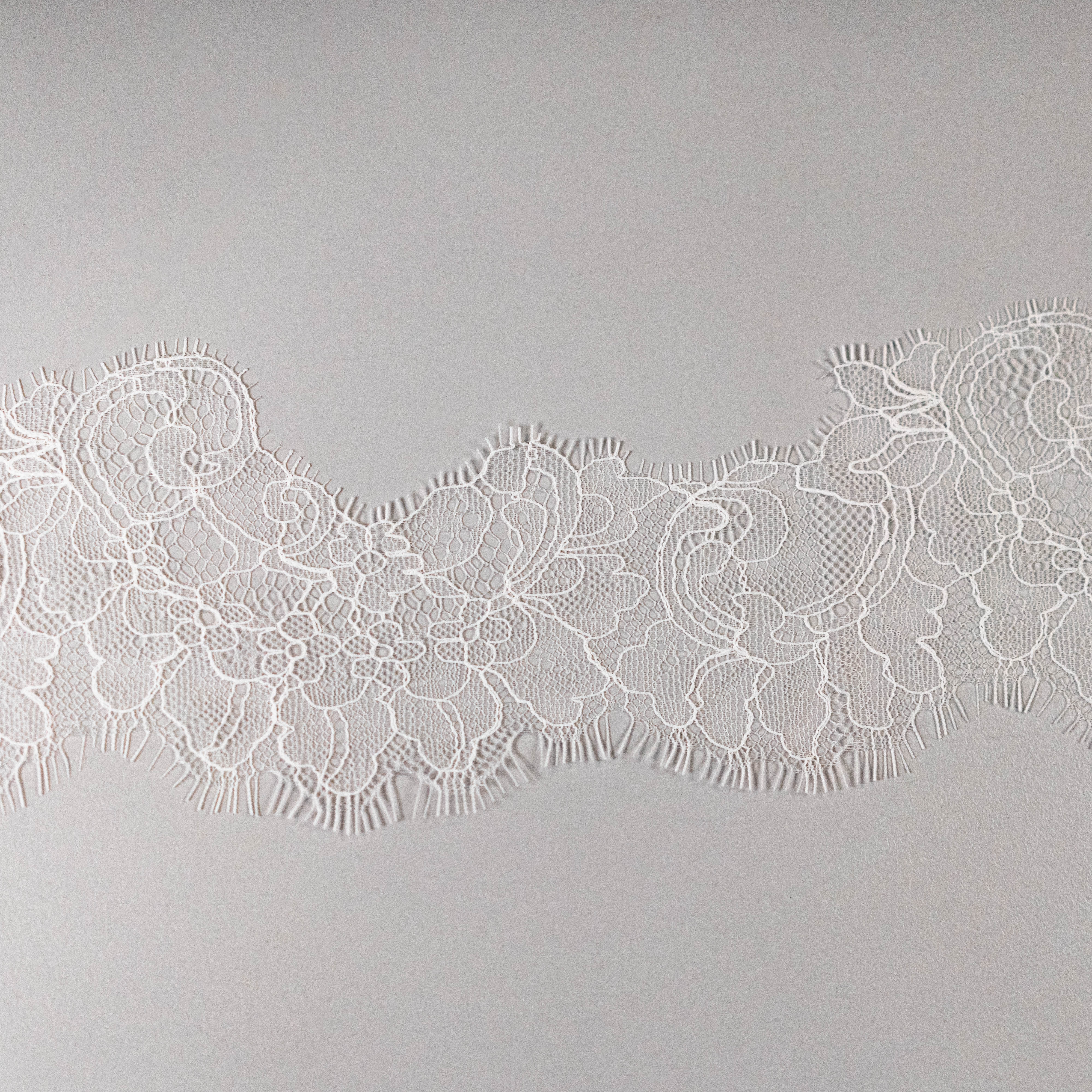 Swirling Delicate Lace Trim (1682T) - M. Ivory
