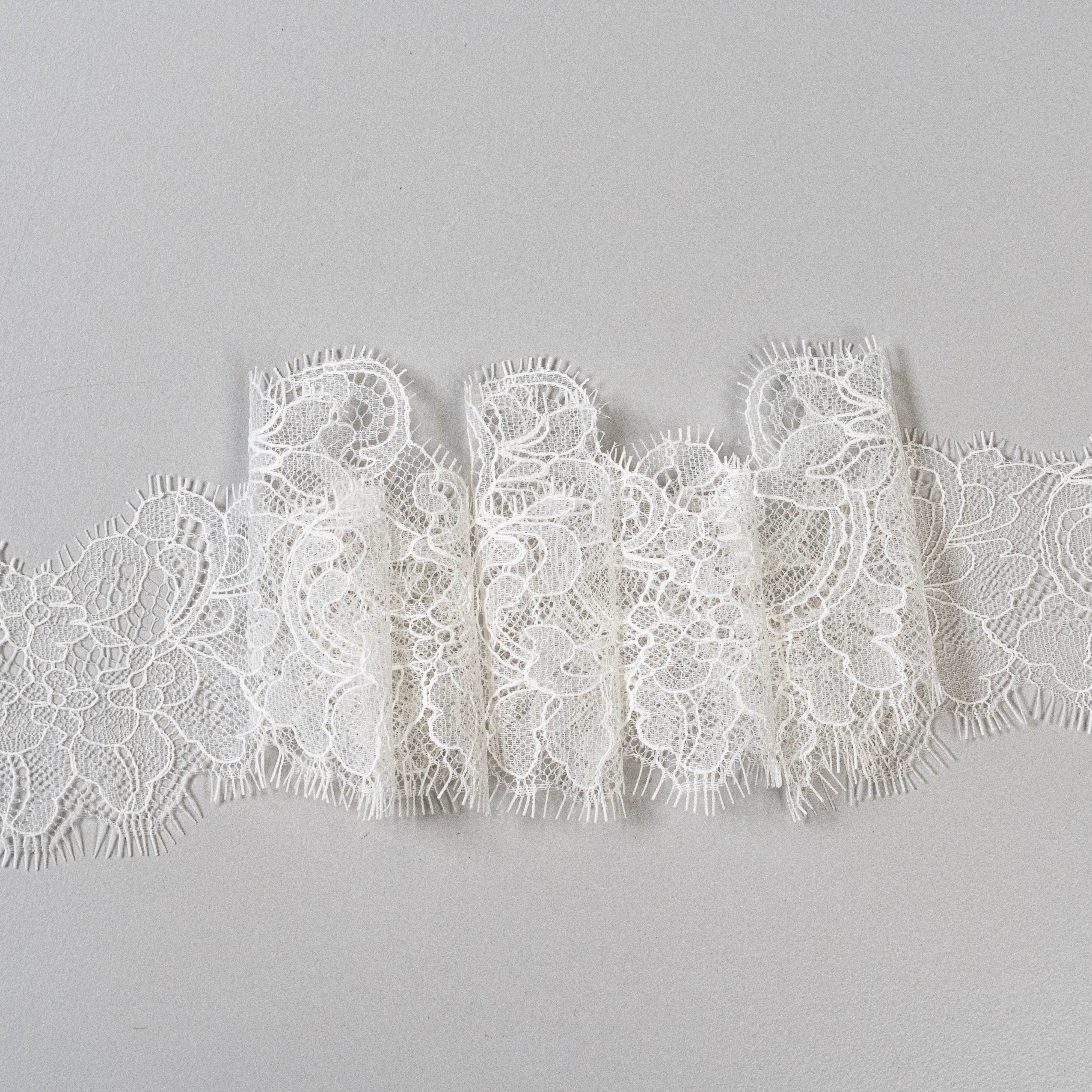 Swirling Delicate Lace Trim (1682T) - M. Ivory