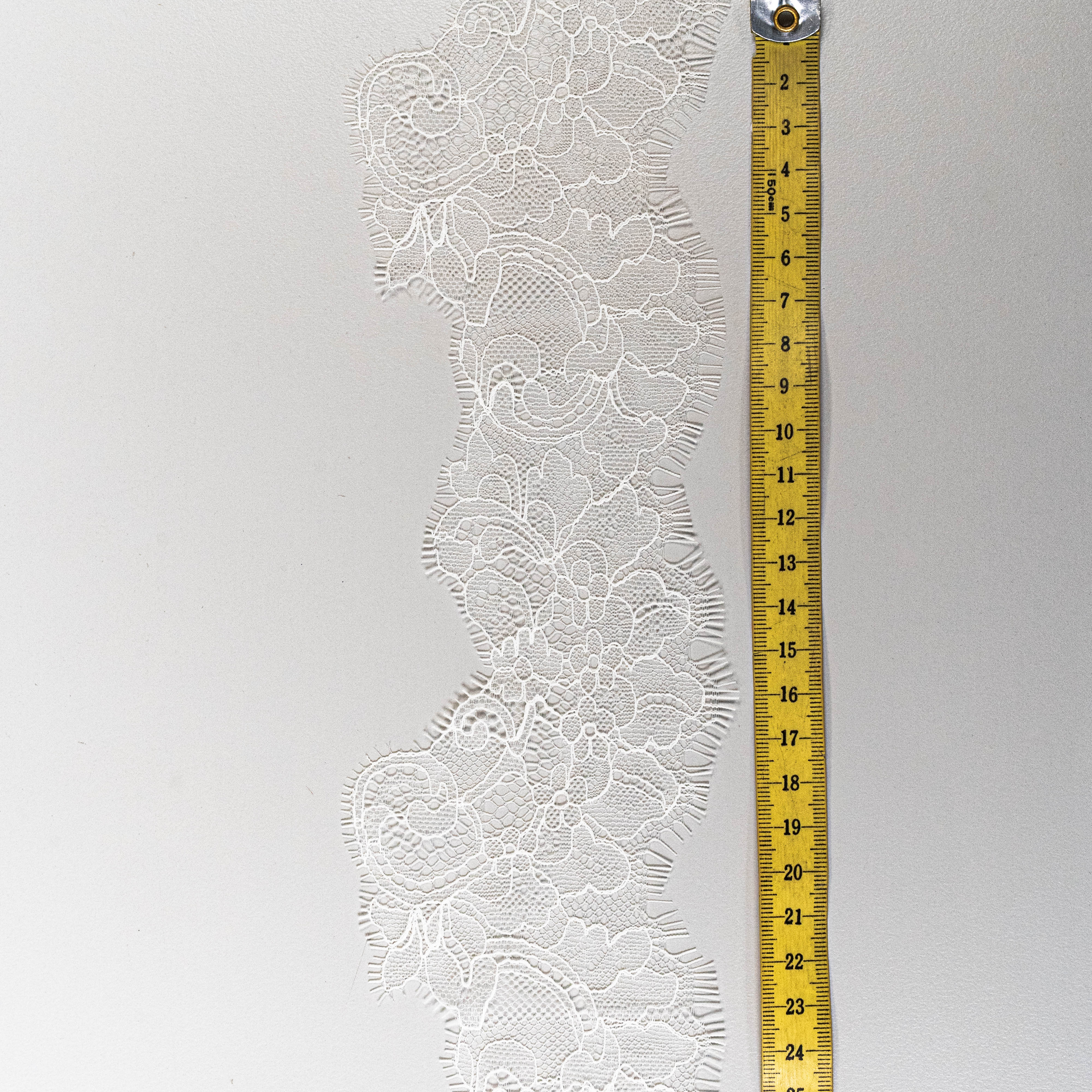 Swirling Delicate Lace Trim (1682T) - M. Ivory