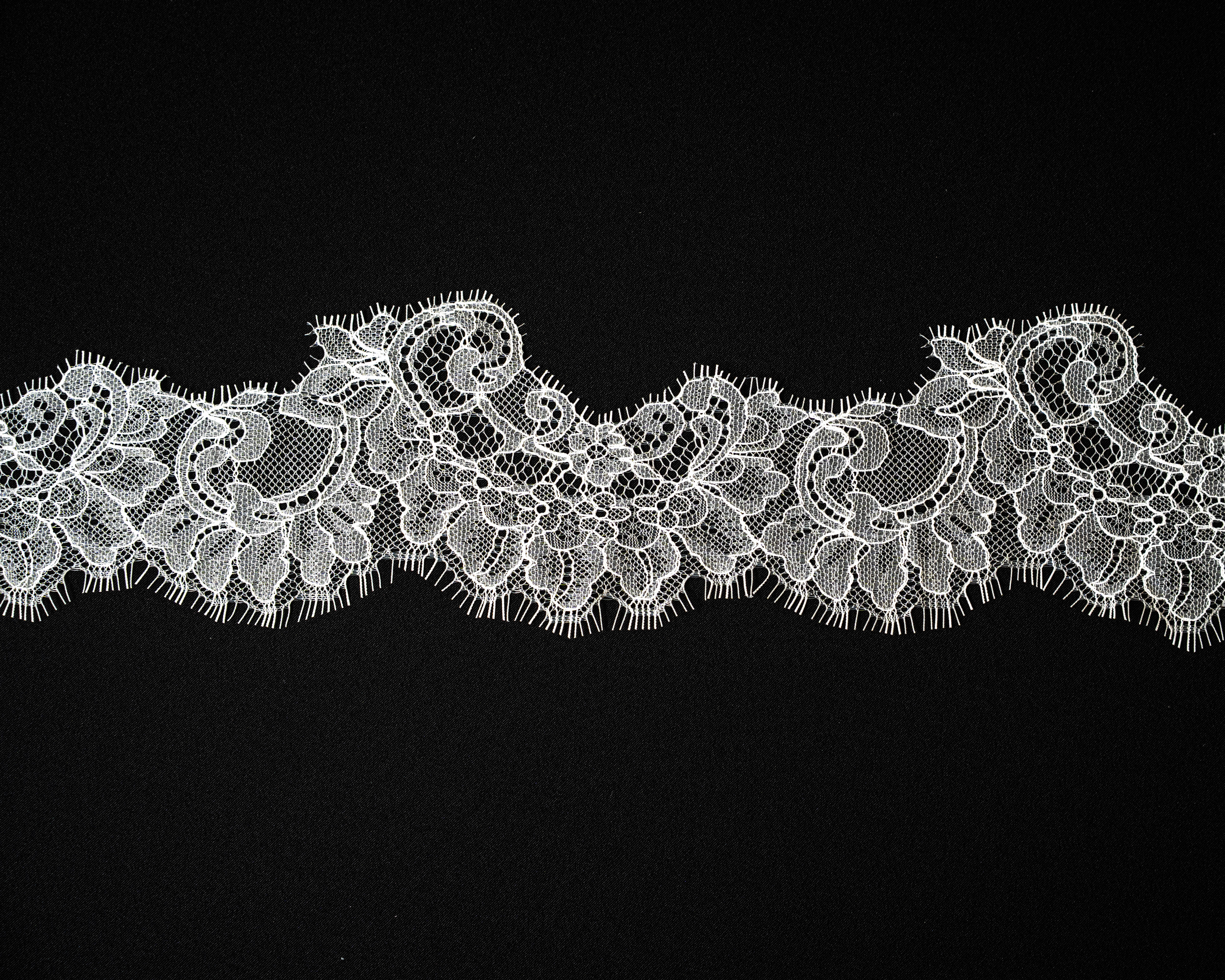 Swirling Delicate Lace Trim (1682T) - M. Ivory