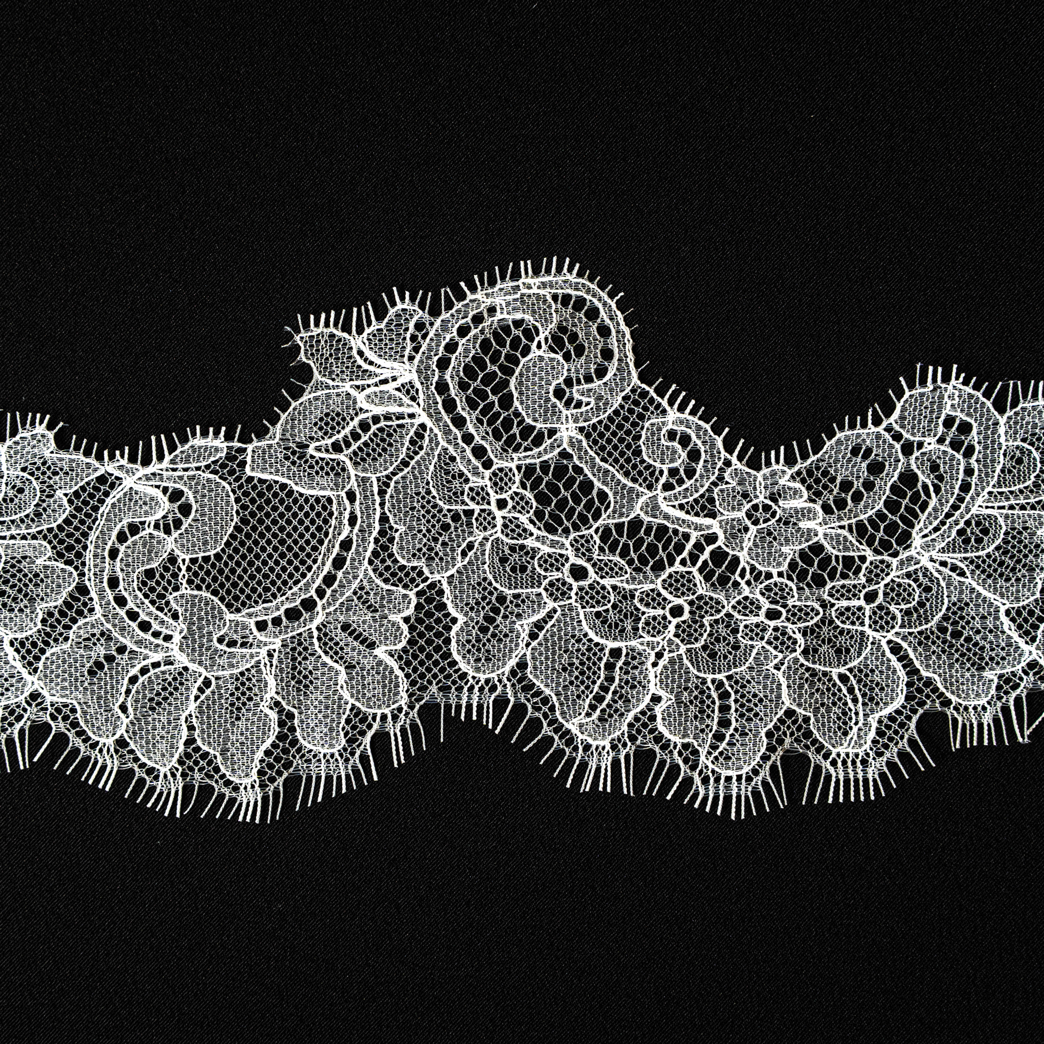 Swirling Delicate Lace Trim (1682T) - M. Ivory