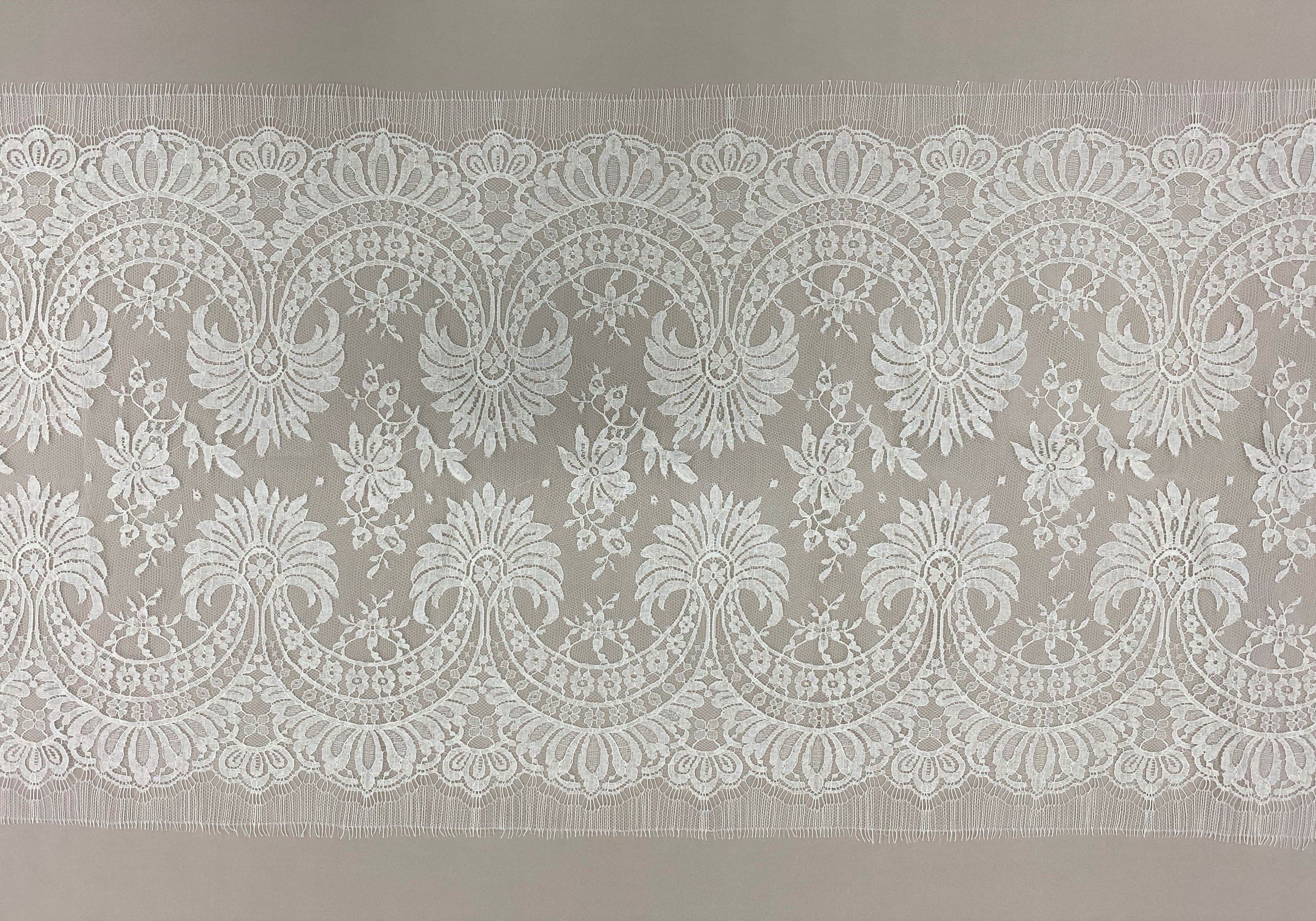 Ivory Fine Chantilly lace Trim — featuring scalloped edges, eyelash detail and floral motifs, in cotton and nylon, 45cm wide