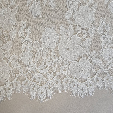 Fine lace trim (1663t) Ivory