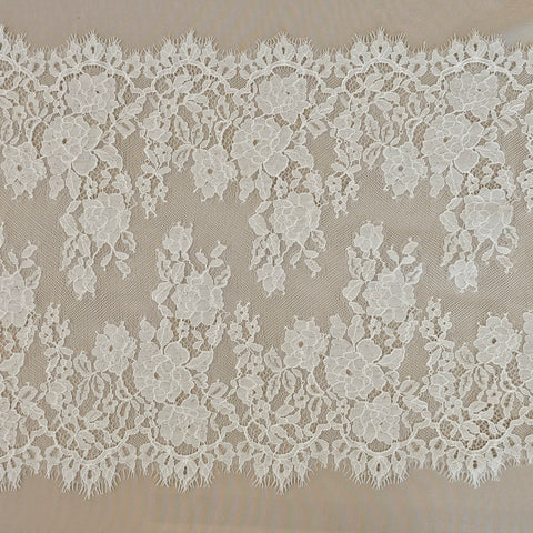 Fine lace trim (1663t) Ivory