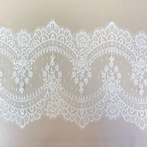 Fine Lace Trim (1676t) – Ivory