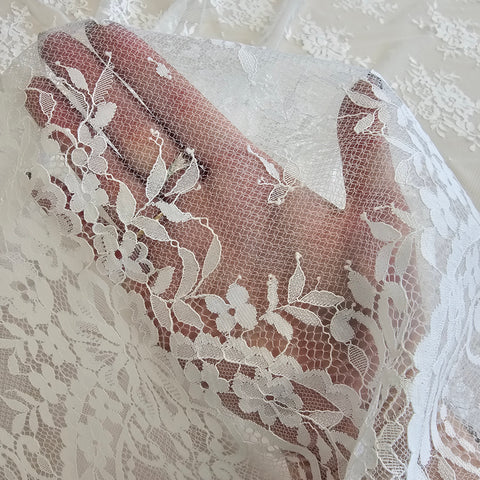 Fine floral lace (1660) Ivory