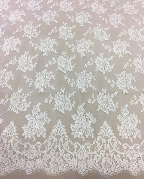Fine Chantilly lace (1151) Ivory