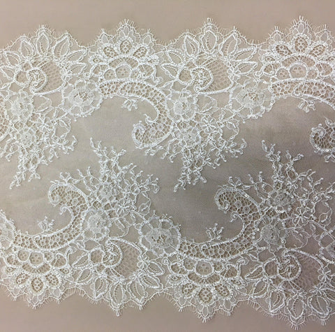 Beaded fine lace trim (1294bt)L. Ivory