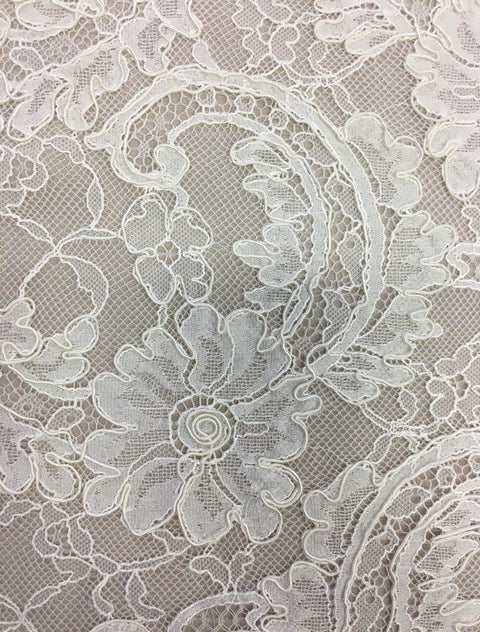 Remnant Fine corded lace (1303) Ivory