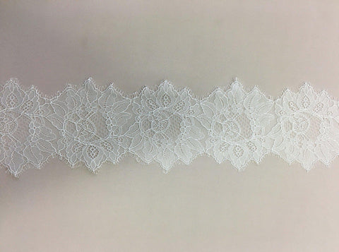 Fine floral lace trim (1326t) Ivory
