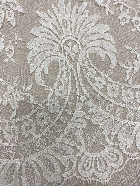 Fine Chantilly lace Trim (1382t) Ivory