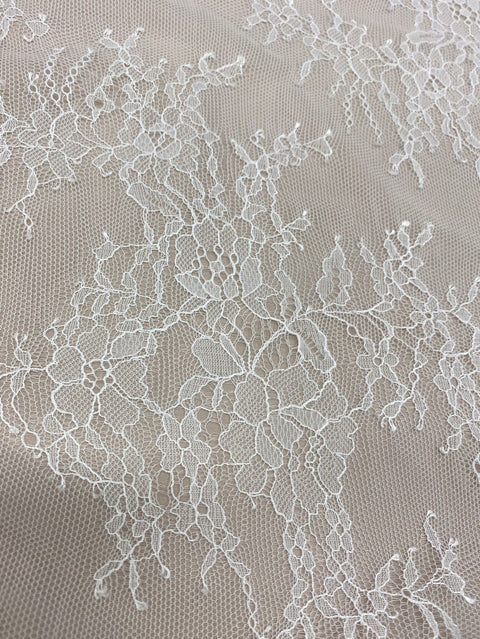 Fine floral lace (1650) Ivory