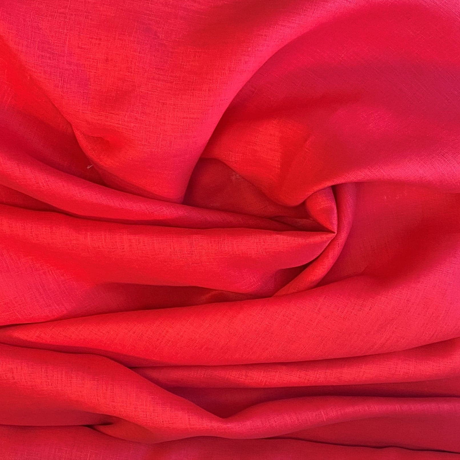 Rosa Red Linen — mid-weight plain-weave linen with a slightly crisp handle that softens with wear, 100% linen, 135cm wide
