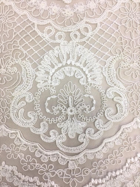Scalloped embroidery (W31374) Ivory